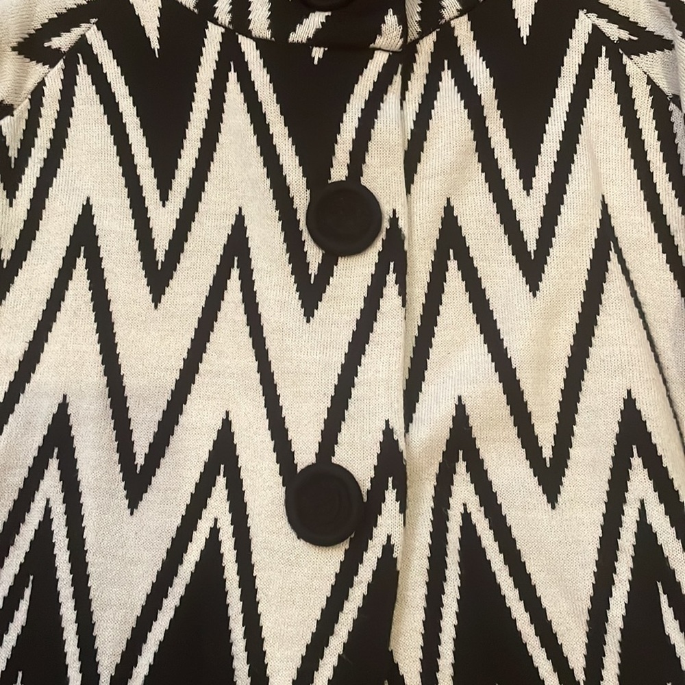 Very gently worn sweater jacket - Picture 3 of 5